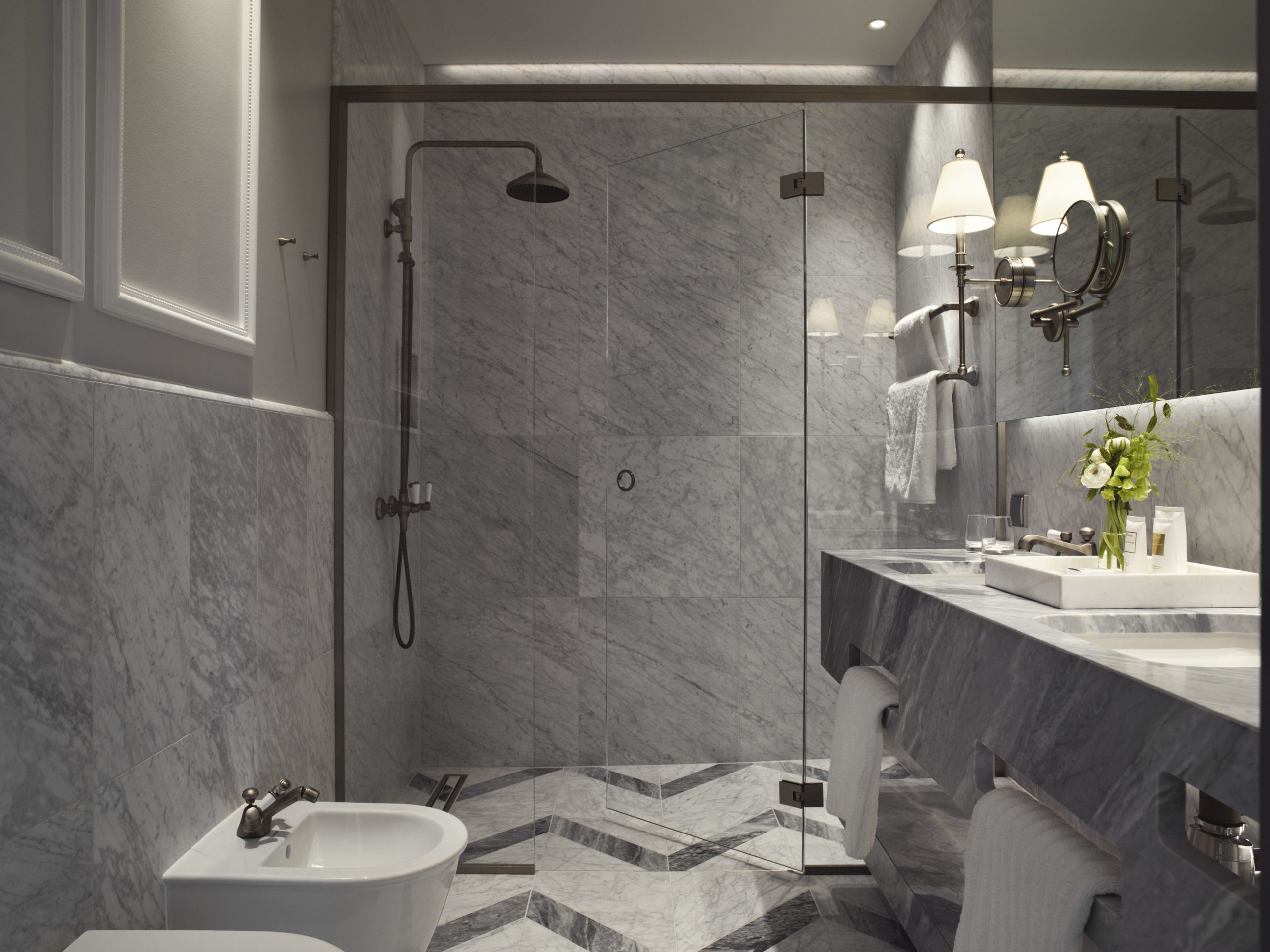 Superior 1897 rom med bad og dusj i marmor