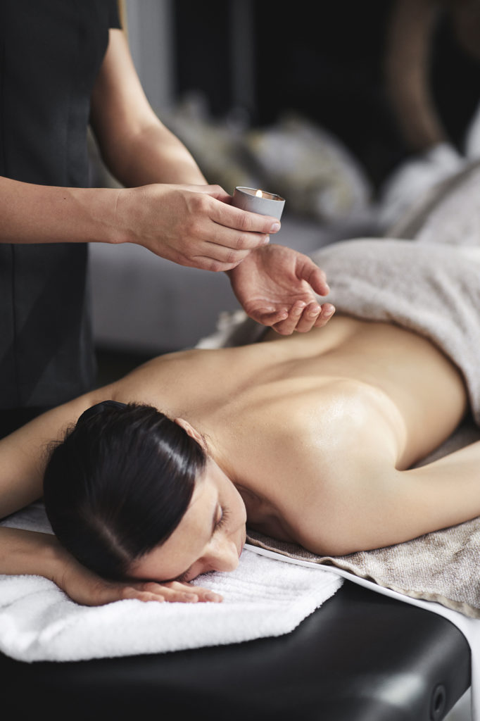 A relaxing candle massage being applied to guest's back. Photo Lars Petter Pettersen