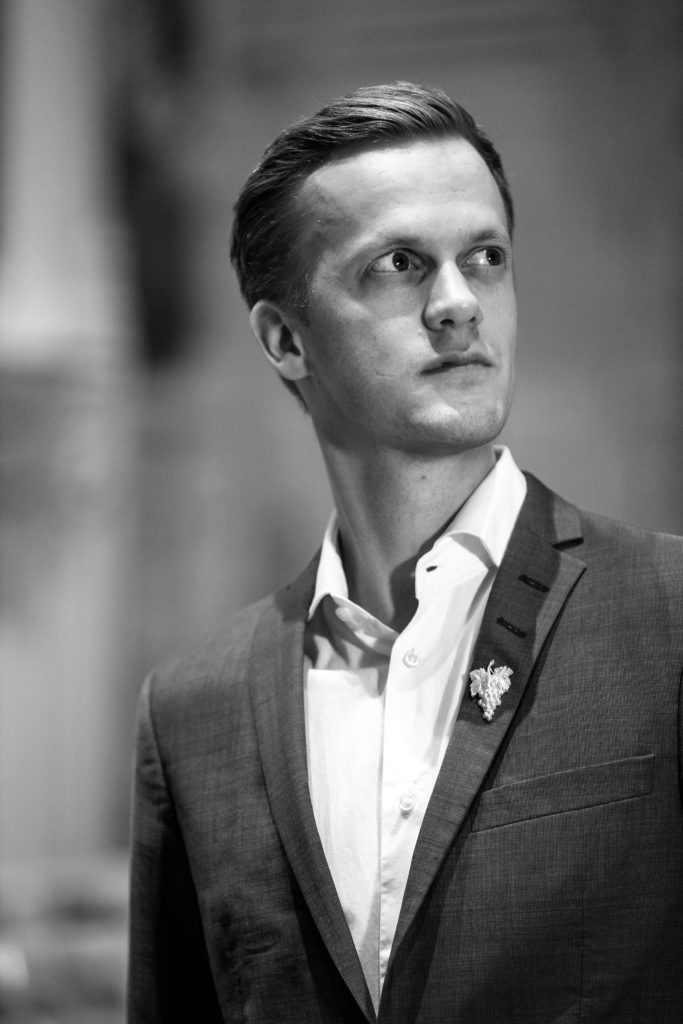 Black and White photo of Henrik Dahl Jahnsen, Sommelier at Speilsalen. restaurant