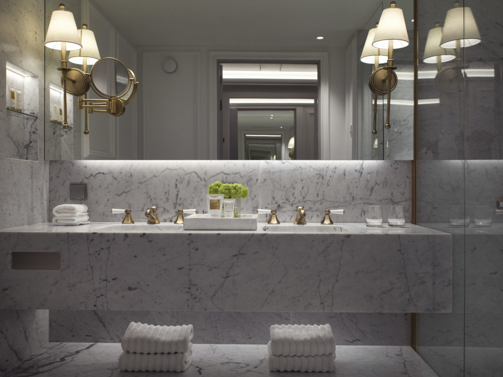 Luxurios carrara marble bathroom in the family room at Britannia