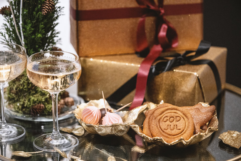 glasses of champagne, Christmas biscuits and gifts, in a hotel room