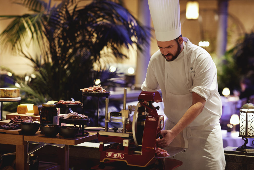 Britannia Palmehaven breakfast chef