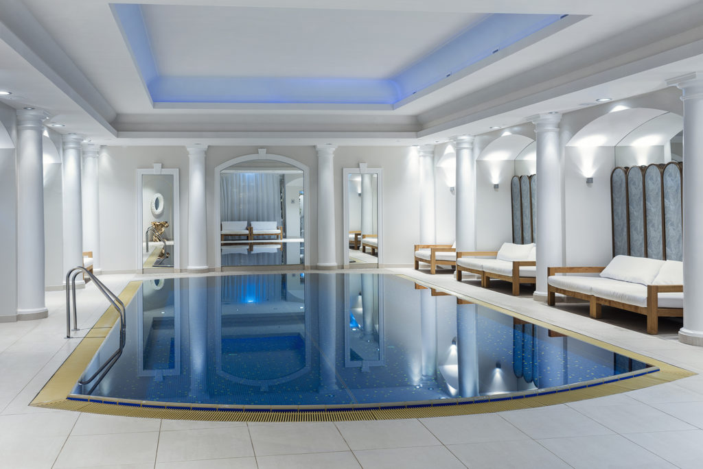 Britannia spa in Trondheim: relaxing area with pool